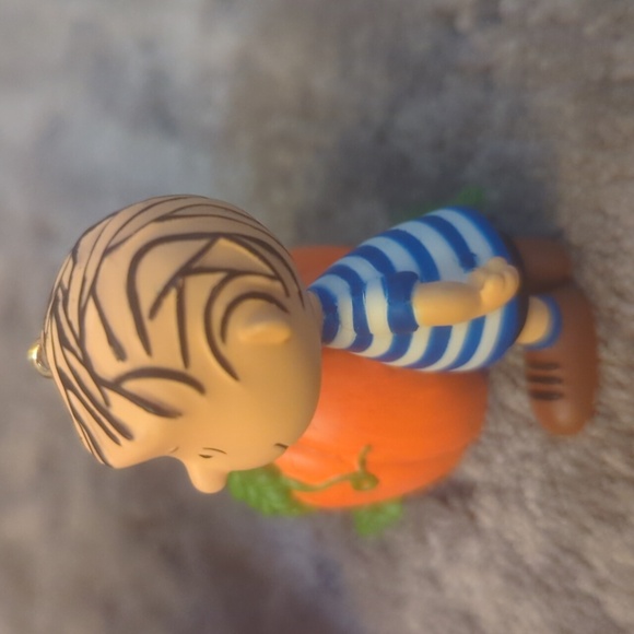 Waiting for the great pumpkin Linus ornament - Picture 3 of 10